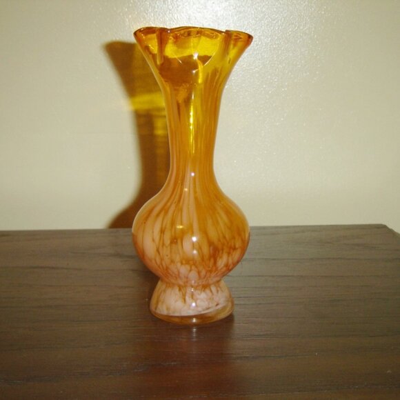 Handblown orange speckled art glass vase VGU - Picture 1 of 8